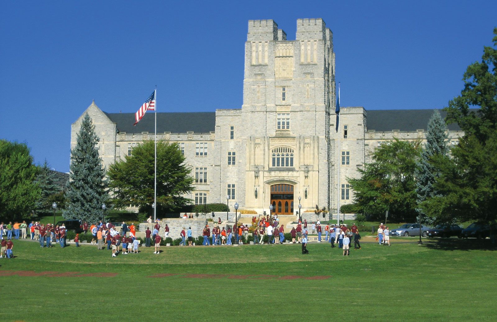 Burruss-Hall-memorial-victims-shooting-Virginia-Tech-April-16-2007